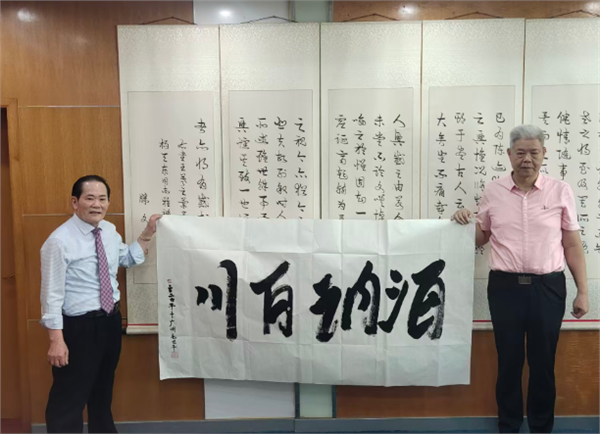 _IBK_图片4.png 笔墨传情促发展 湖南韶山红色文化研究会毛坚平会长莅临广州国览医疗器械城考察调研