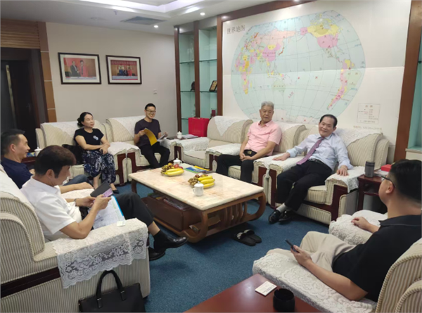 _IBK_图片5.png 笔墨传情促发展 湖南韶山红色文化研究会毛坚平会长莅临广州国览医疗器械城考察调研