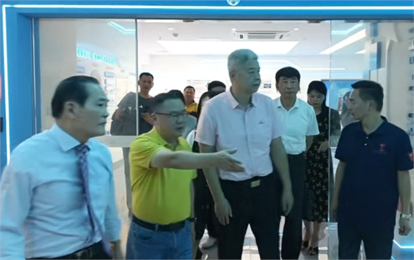 _IBK_图片6.png 笔墨传情促发展 湖南韶山红色文化研究会毛坚平会长莅临广州国览医疗器械城考察调研