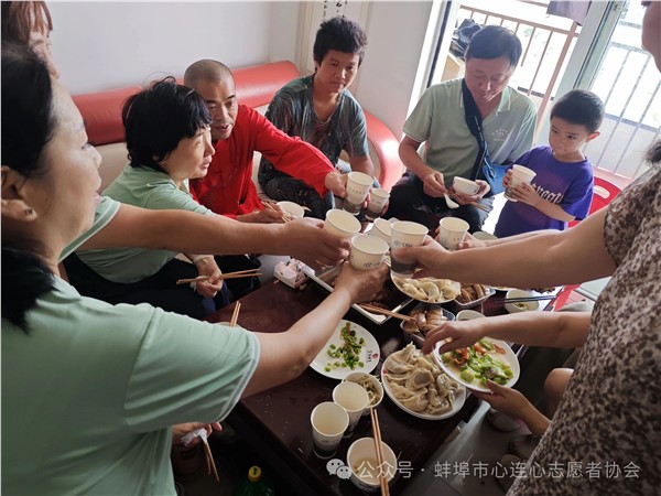 _IBK_微信图片_2026-08-23_173622_138.jpg 爱心午餐暖人心志愿服务进家门——蚌埠市心连心志愿者协会走进佳源东方都市