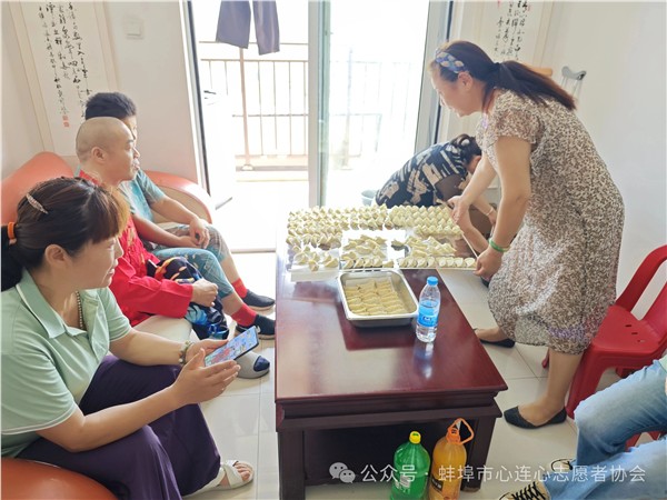 _IBK_微信图片_2026-08-23_173618_031.jpg 爱心午餐暖人心志愿服务进家门——蚌埠市心连心志愿者协会走进佳源东方都市