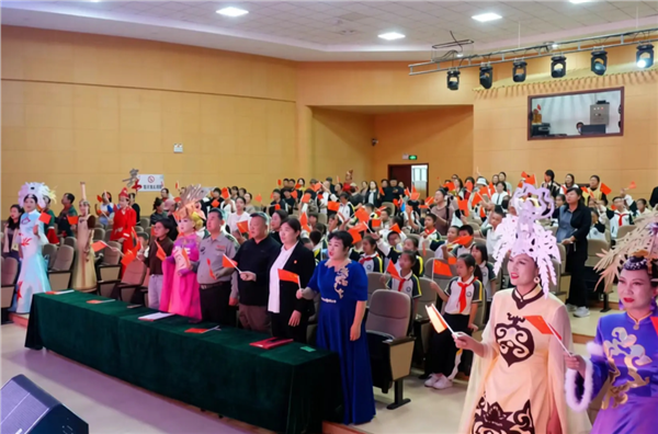 _IBK_3.png 礼赞祖国颂华章 石榴同心润塔城 ——知名艺术家携新疆最美妈妈公益慰问行