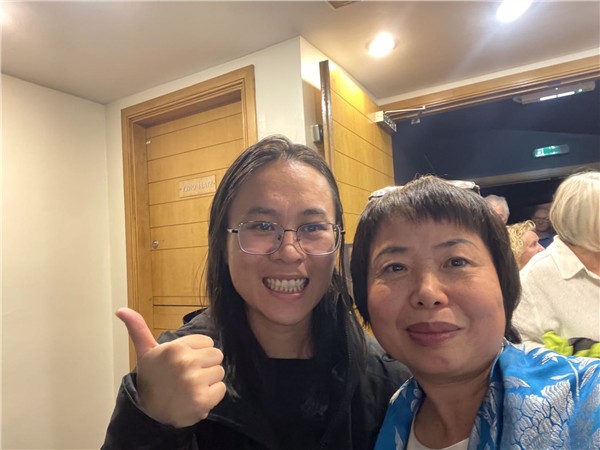 _IBK_12.jpg 国庆夜,中国国际新闻杂志社爱尔兰分社社长陈秋梅——倾情助力爱尔兰国宝Jimmy MacCarthy 重返巅峰