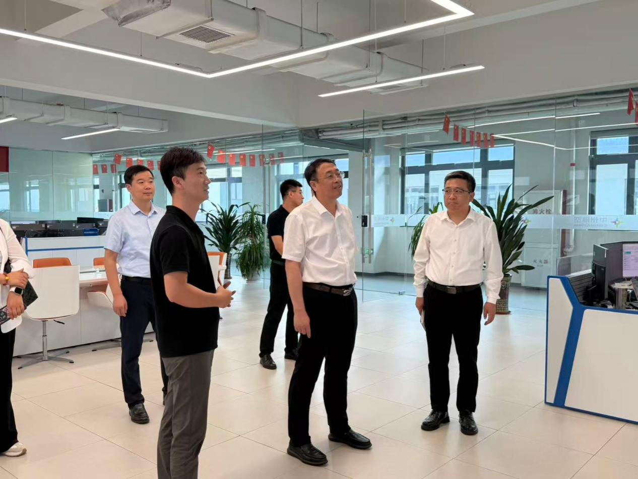 \ 安阳工学院校长沈记全赴中州航空有限责任公司、南方航空海南分公司考察调研
