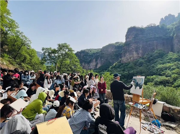 _IBK_17.jpg 太行山林州高家台画家村写生基地与中国国际教育学院集团联合打造国际教育艺术研学景区