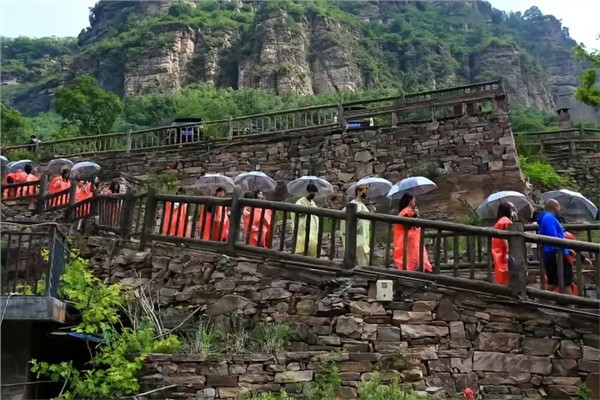 _IBK_20.jpg 太行山林州高家台画家村写生基地与中国国际教育学院集团联合打造国际教育艺术研学景区