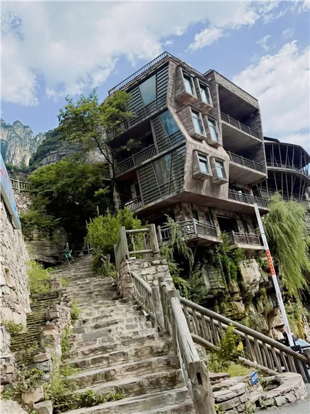 _IBK_4.jpg 太行山林州高家台画家村写生基地与中国国际教育学院集团联合打造国际教育艺术研学景区