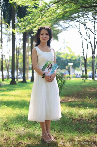 202610191792398334685051.jpg 梁晓茵散文集《时光潋滟》后记:如愿