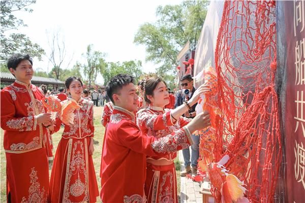 3.JPEG 三堂家礼传承人——龙涛、春莉荣登央视新闻频道